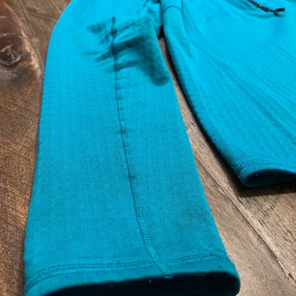 Patagonia R1 Quarter zip - Women’s small in teal - Picture 3 of 16